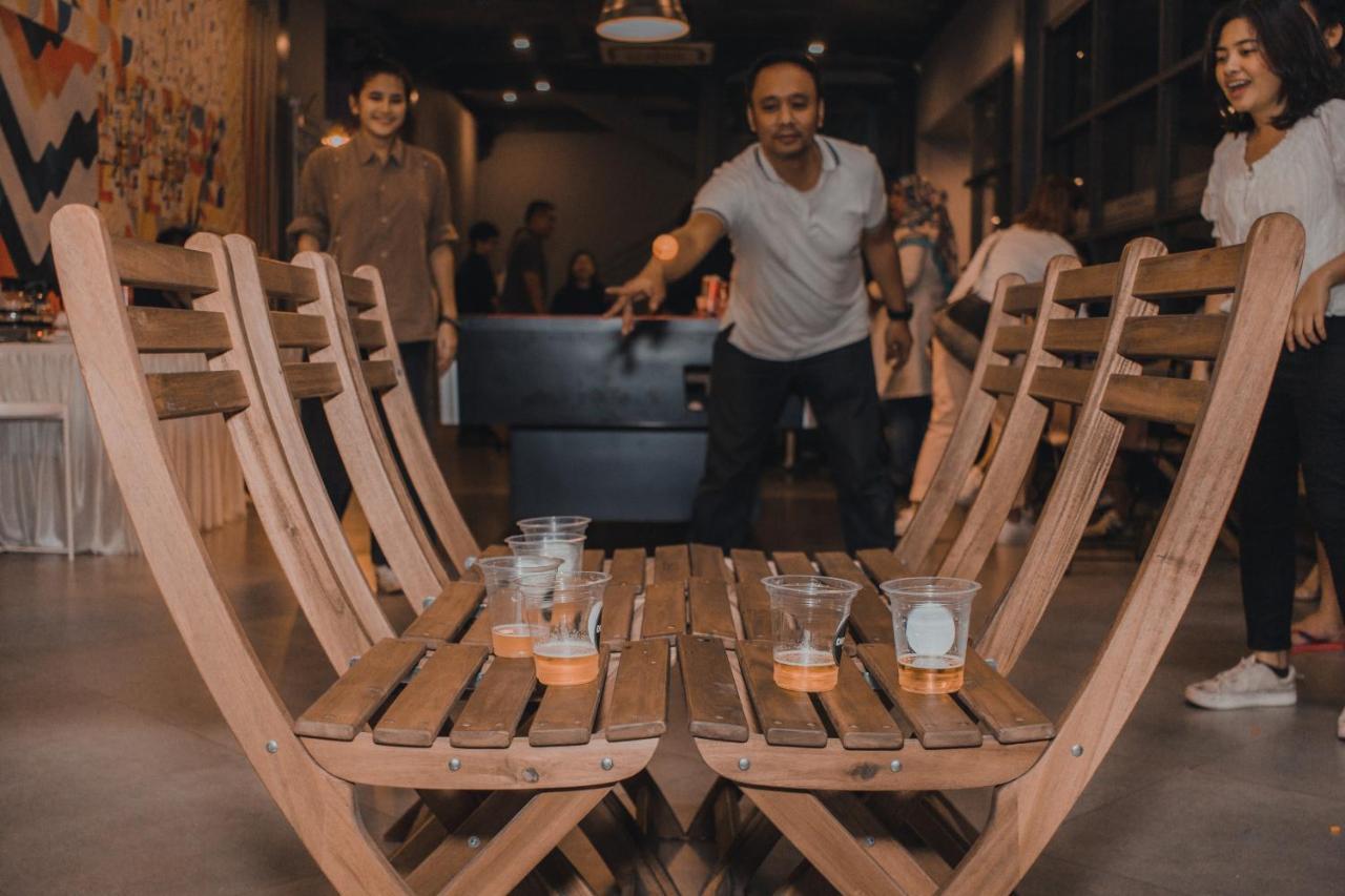 Nomad Hostel Kemang Jakarta Exterior foto